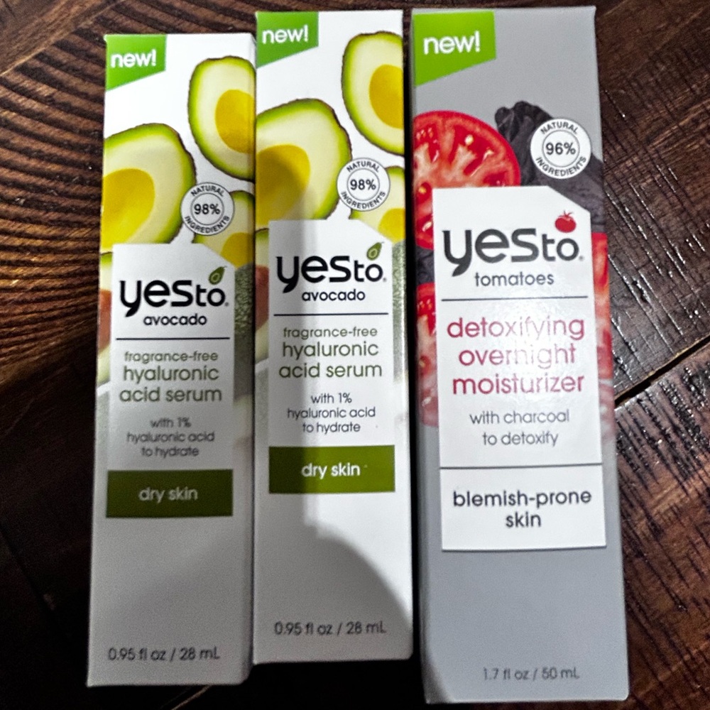 Avocado Hyaluronic Acid Serum & Tomatoes Detoxifying Moisturizer Set
